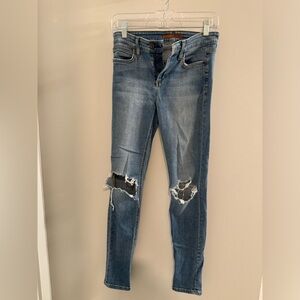 joe’s skinny ankle w distressed knee